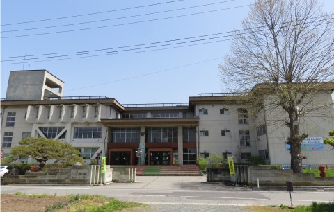 高畠小学校・・・・・・300m